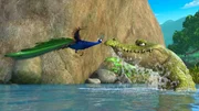 Der Pfau Pula hat behauptet, er könne gut und locker über den Fluss fliegen. Doch da hat er sich getäuscht, denn er schafft es nicht, hoch genug zu fliegen. Als Jakala, das hungrige Krokodil auftaucht, kann ihm nur noch Glück helfen. Der Pfau Pula hat behauptet, er könne gut und locker über den Fluss fliegen. Doch da hat er sich getäuscht, denn er schafft es nicht, hoch genug zu fliegen. Als Jakala, das hungrige Krokodil auftaucht, kann ihm nur noch Glück helfen.