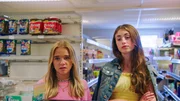 Silje (Sienna Rosie Schei, links) und Lea (Sofia Haug Khoury, rechts) sind sauer. Silje (Sienna Rosie Schei, links) und Lea (Sofia Haug Khoury, rechts) sind sauer.