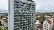 In Konstanz entstanden in einem ehemaligen Post-Hochhaus 98 neue Wohnungen. In Konstanz entstanden in einem ehemaligen Post-Hochhaus 98 neue Wohnungen.