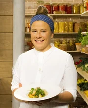 Milena Broger: &bdquo;Topfengnocchi mit gebratenen Kr&auml;uterseitlingen, Fr&uuml;hlingszwiebeln und ged&auml;mpftem Blattspinat&ldquo;.
