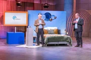 Niklas Grohs (r.) und Dr. Rolf Tobisch pr&auml;sentieren mit Cocooner ein Verh&uuml;tungsprodukt f&uuml;r den Mann. Sie erhoffen sich ein Investment von 1.200.000 Euro f&uuml;r 25 Prozent der Firmenanteile.