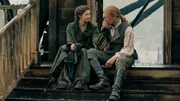 Das Zuhause in Schutt und Asche: Caitriona Balfe als Claire Randall, Sam Heughan als Jamie Fraser