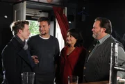 Auch die Begegnung mit Leopolds Freund Ulli verl&auml;uft gut. Von links: Ulli (Thomas Kitsche), Leopold Vogl (Maximilian Laprell), Monika Vogl (Christine Reimer) und Benedikt Stadlbauer (Andreas Geiss).