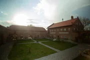 Wir machen eine Reise zu den sch&ouml;nsten und traditionsreichsten Bauernh&ouml;fen Bayerns. Im Bild: Der Rottaler Backsteinhof in Niederbayern.
