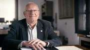 Der ehemalige Bürgermeister von Dénia, Vicent Grimalt, ist in der Franco-Diktatur aufgewachsen und hat als Jugendlicher in der Blaskapelle des Ortes gespielt. Dabei trat er auch auf dem Sommerfest des ehemaligen SS-Mannes Gerhard Bremer auf, der in Dénia nach dem Ende des Zweiten Weltkriegs mit Ferienimmobilien reich wurde und dort weiterhin in SS-Uniform auftrat. Der ehemalige Bürgermeister von Dénia, Vicent Grimalt, ist in der Franco-Diktatur aufgewachsen und hat als Jugendlicher in der Blaskapelle des Ortes gespielt. Dabei trat er auch auf dem Sommerfest des ehemaligen SS-Mannes Gerhard Bremer auf, der in Dénia nach dem Ende des Zweiten Weltkriegs mit Ferienimmobilien reich wurde und dort weiterhin in SS-Uniform auftrat.