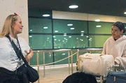 Chris Kelly (li.) und ihre Tochter Theresa mit elf Koffern: Wie viele andere US-Amerikaner verlassen sie das Trump’sche Amerika und beginnen in Spanien ein neues Leben. Chris Kelly (li.) und ihre Tochter Theresa mit elf Koffern: Wie viele andere US-Amerikaner verlassen sie das Trump’sche Amerika und beginnen in Spanien ein neues Leben.