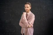Psychologe Leon Windscheid erklärt das von Geschichtslehrer Ron Jones gestartete Experiment "The Third Wave". Psychologe Leon Windscheid erklärt das von Geschichtslehrer Ron Jones gestartete Experiment "The Third Wave".