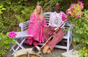 Auf ein Plaudersstündchen mit Veltheims Gartenfee Nicola Träger, rechts Yared Dibaba. Auf ein Plaudersstündchen mit Veltheims Gartenfee Nicola Träger, rechts Yared Dibaba.