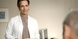 Claudia Michelsen (Mutter Susann).