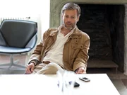 Der erfolgreiche Gesch&auml;ftsmann und Philanthrop Alfred Harderberg (Rupert Graves) scheint unantastbar zu sein.
