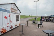 Auf und davon Schweizer Auswanderer &ndash; Wiedersehen an der Nordsee Die eigene W&uuml;rstchenbude direkt am Wattenmeer - der urspr&uuml;ngliche Ausl&ouml;ser f&uuml;r die Auswanderung der Familie Kunz - ist Geschichte.