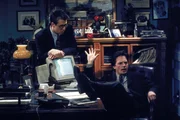 Als Mike (Michael J. Fox, r.) eine ungewöhnliche Idee einbringen möchte, ist Stuart (Alan Ruck, l.) etwas skeptisch ... Als Mike (Michael J. Fox, r.) eine ungewöhnliche Idee einbringen möchte, ist Stuart (Alan Ruck, l.) etwas skeptisch ...