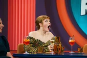 "Neo Ragazzi"-Host Sophie Passmann freut sich &uuml;ber ihre &Uuml;berraschungsg&auml;ste.