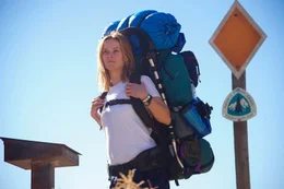 Die junge Cheryl (Reese Witherspoon) entschlie&szlig;t sich, einen neuen Lebensabschnitt zu starten, als ihre Mutter stirbt und ihre Ehe auseinanderbricht. Als Auftakt daf&uuml;r, wagt sie eine 1600 Kilometer lange Wanderung durch die Wildnis Kaliforniens, Oregons und Washingtons ...
