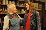 Annalena will nicht zugeben, dass sie die Stalking-Attacke noch nicht ganz verdaut hat. Von links: Theresa Brunner (Ursula Erber) und Annalena Brunner (Heidrun G&auml;rtner).