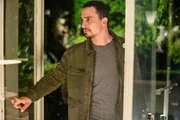 Lorenzo (Simone Liberati), der zweite Ex-Mann von Petra (Paola Cortellesi), bringt ihr abends Essen. Lorenzo (Simone Liberati), der zweite Ex-Mann von Petra (Paola Cortellesi), bringt ihr abends Essen.