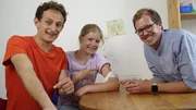 Checker Julian testet gemeinsam mit Kinderarzt Nils und Josefine, ob er eine Allergie hat. Checker Julian testet gemeinsam mit Kinderarzt Nils und Josefine, ob er eine Allergie hat.