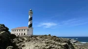 Menorca: die Insel der sieben Leuchttürme. Der Fav de Favaritx im Nordosten steht im größten Naturschutzgebiet der Insel. Menorca: die Insel der sieben Leuchttürme. Der Fav de Favaritx im Nordosten steht im größten Naturschutzgebiet der Insel.