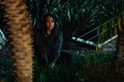 DC Mihi Renata (Roimata Fox) steht kurz davor, Deb aus den Fängen eines gefährlichen Drogenrings zu befreien. DC Mihi Renata (Roimata Fox) steht kurz davor, Deb aus den Fängen eines gefährlichen Drogenrings zu befreien.