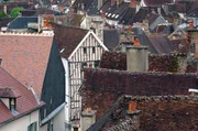 Robert Desnos flüchtete aus der drückenden Hitze von Paris ins Burgund. Hier schöpfte er Inspiration für seinen Erzählband „Voyage en Bourgogne“. Robert Desnos flüchtete aus der drückenden Hitze von Paris ins Burgund. Hier schöpfte er Inspiration für seinen Erzählband „Voyage en Bourgogne“.