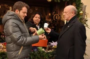 Moni muss feststellen, dass Kathis freche Spr&uuml;che besser ankommen. Von links: Florian Brunner (Tommy Schwimmer), Monika Vogl (Christine Reimer) und Vinzenz Kurz (Hans Stadlbauer).