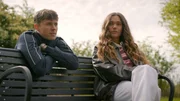 Elias (Robin Schick) l&auml;sst sich widerwillig darauf ein, f&uuml;r Joana (Josephine Martz) zu schweigen.