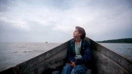 Der 13-j&auml;hrige Linus (Linus Kranich) f&auml;hrt mit dem Fischer Arūnas aufs Wasser, um Fische zu fangen.
