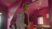 Leo fordert den Tischtennisstar des Campingplatzes heraus. Leo fordert den Tischtennisstar des Campingplatzes heraus.