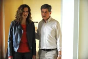 Auch nach ihrem Yoga-Urlaub f&uuml;hlt Annalena sich allein nicht wohl in ihrer Wohnung. Von links: Annalena Brunner (Heidrun G&auml;rtner) und Roland Bamberger (Horst Kummeth).