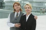 Gerdi (Senta Berger, l.) ist Heidi (Gisela Schneeberger, r.) dankbar für den Aushilfsjob. Gerdi (Senta Berger, l.) ist Heidi (Gisela Schneeberger, r.) dankbar für den Aushilfsjob.