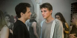 V.l. Harro (Manuel Rubey), Milan (Merlin Rose)