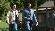 Eric (Tom Stevens, li) darf mietfrei in einem von Warrens (Brennan Elliott, re) Häusern wohnen. Eric (Tom Stevens, li) darf mietfrei in einem von Warrens (Brennan Elliott, re) Häusern wohnen.