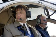Der Stralsunder Ermittler Gregor Meyer (Michael Rotschopf, 2.v.re.) will die Verfolgung per Helikopter aufnehmen. Der Stralsunder Ermittler Gregor Meyer (Michael Rotschopf, 2.v.re.) will die Verfolgung per Helikopter aufnehmen.