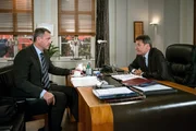 Gunter (Hermann Toelcke, r.) gesteht Torben (Joachim Kretzer, l.) wie sehr ihm diese Art der Kriegsführung gegen Thomas missfällt. Gunter (Hermann Toelcke, r.) gesteht Torben (Joachim Kretzer, l.) wie sehr ihm diese Art der Kriegsführung gegen Thomas missfällt.