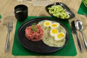 Tagesmotto "Leibgericht": Kräuter-Senf-Eier mit Rote-Bete-Kartoffelstampf und Gurkensalat von Heike Benneker Tagesmotto "Leibgericht": Kräuter-Senf-Eier mit Rote-Bete-Kartoffelstampf und Gurkensalat von Heike Benneker