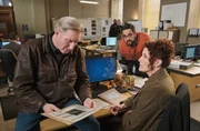 v.l.n.r.: Alex Ridley (Adrian Dunbar), Darren Lakhan (George Bukhari) und Carol Farman (Bronagh Waugh). v.l.n.r.: Alex Ridley (Adrian Dunbar), Darren Lakhan (George Bukhari) und Carol Farman (Bronagh Waugh).