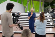 Andrea "Kiwi" Kiewel auf der B&uuml;hne im ZDF-Fernsehgarten