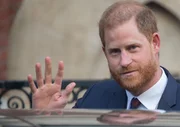 Prinz Harry will Versöhnung. Nach "Megxit", Enthüllungen und Zerwürfnis sucht er wieder die Annäherung an seine Familie. Prinz Harry will Versöhnung. Nach "Megxit", Enthüllungen und Zerwürfnis sucht er wieder die Annäherung an seine Familie.