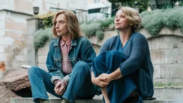 Iza (Joanna Kulig, rechts) f&auml;llt es schwer, mit Anielas Transition (Małgorzata Hajewska, links) umzugehen - zumal sich die beiden f&uuml;r die Geschlechtsangleichung scheiden lassen m&uuml;ssen.
