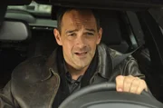Mike (Harry Blank) erkennt geschockt, dass der andere Junge ihm viel &auml;hnlicher sieht als Christian.
