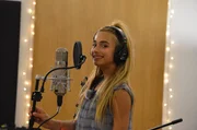 Luna im Tonstudio