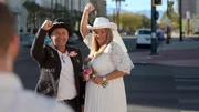 Nicoles und Saschas Ausflug nach Las Vegas endet mit einem &uuml;berraschenden Heiratsantrag, und die beiden erneuern ihr Ehegel&uuml;bde in einer waschechten Las Vegas-Hochzeit.