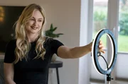 Die ehemalige Bodybuilderin Carina Møller-Mikkelsen setzt sich in den sozialen Medien für ein positives Körpergefühl ein. Die ehemalige Bodybuilderin Carina Møller-Mikkelsen setzt sich in den sozialen Medien für ein positives Körpergefühl ein.