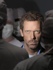(3. Staffel) - Seine Art, mit Patienten umzugehen, ist unorthodox und mehr als gew&ouml;hnungsbed&uuml;rftig: Dr. Gregory House (Hugh Laurie)