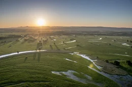 Die Vielgestaltigkeit der slowakischen Natur &uuml;berrascht, denn auf gut 49.000 Quadratkilometern befinden sich &Uuml;berschwemmungsebenen und Flussauen, schroffe Hochgebirge und sanfte H&uuml;gellandschaften mit der jeweils typischen Fauna und Flora.