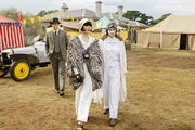 L-R: Phryne Fisher (Essie Davis), Dorothy 'Dot' Williams (Ashleigh Cummings)