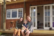 Auswanderer Max Ott lebt mit seiner neuseeländischen Partnerin Rohan und Sohn Arlo in einem Tiny House in der Kleinstadt Featherston. Auswanderer Max Ott lebt mit seiner neuseeländischen Partnerin Rohan und Sohn Arlo in einem Tiny House in der Kleinstadt Featherston.