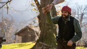 Kastanienbauer Marco Giovanoli beim Schlagen der Kastanien in Soglio. Kastanienbauer Marco Giovanoli beim Schlagen der Kastanien in Soglio.