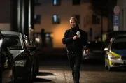 Kommissar Max Ballauf (Klaus J. Behrendt) hat in der Nähe des Tatort das Auto der Ermordeten entdeckt und will es untersuchen. Kommissar Max Ballauf (Klaus J. Behrendt) hat in der Nähe des Tatort das Auto der Ermordeten entdeckt und will es untersuchen.