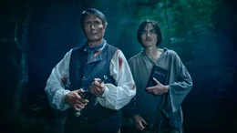 L-R: Ludvig Kahlen (Mads Mikkelsen) und Anton Eklund (Gustav Lindh)